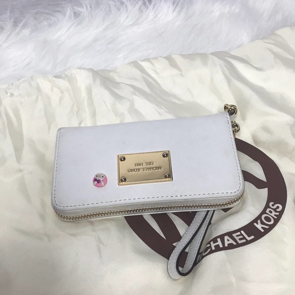 A1) Michael Kors Clutches Wristlet Removable Strap - Picture 5 of 6